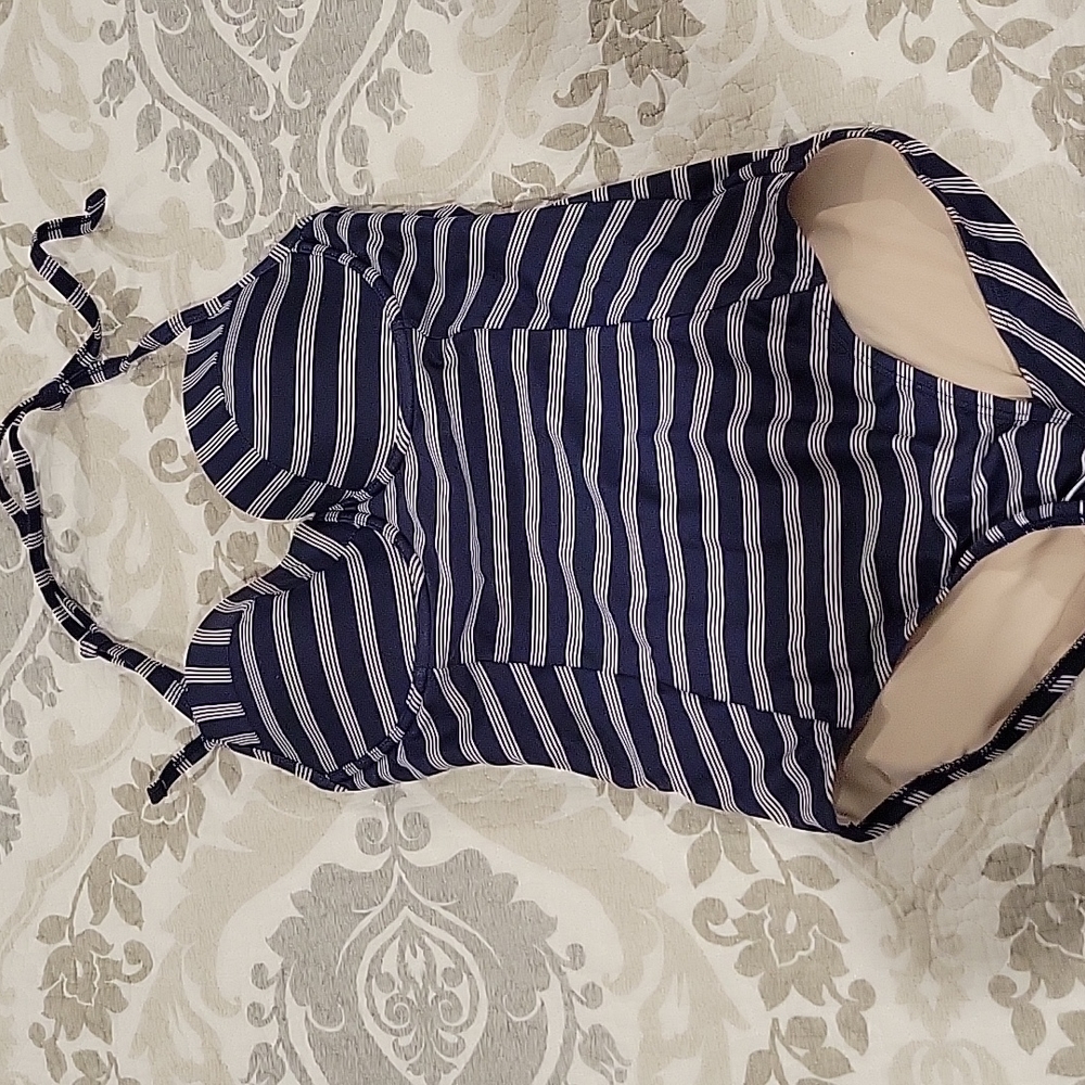 Merona 1 piece bathing suit